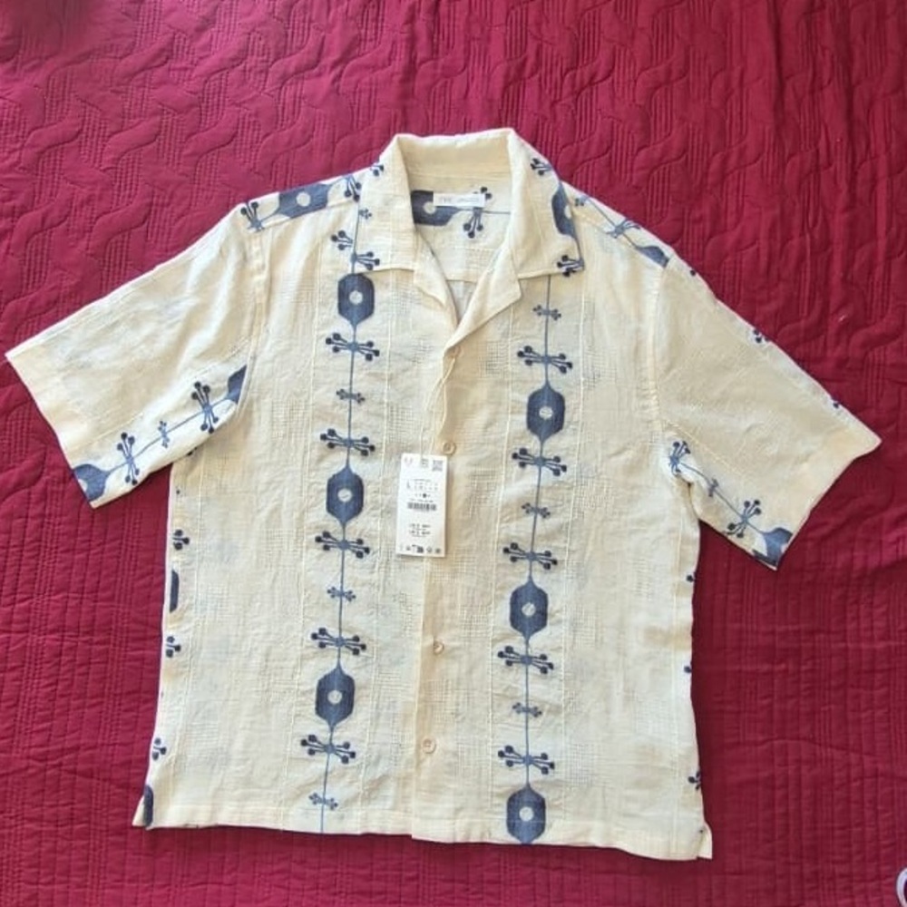 Zara Cream Short-Sleeve Button-Down Shirt with Navy Geometric Print